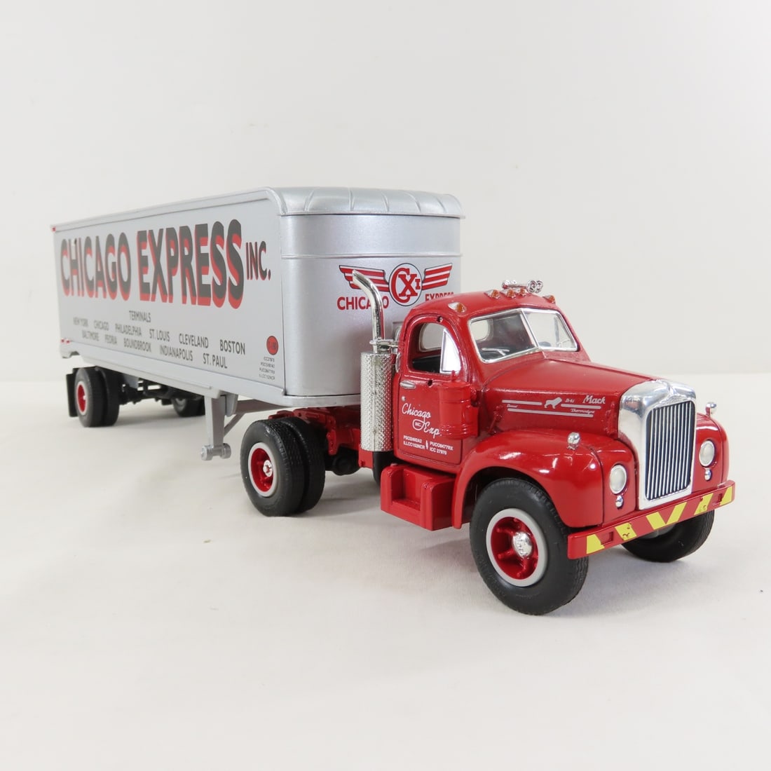 1st Gear 1:34 Chicago Mack B-61 Tractor Trailer - 7