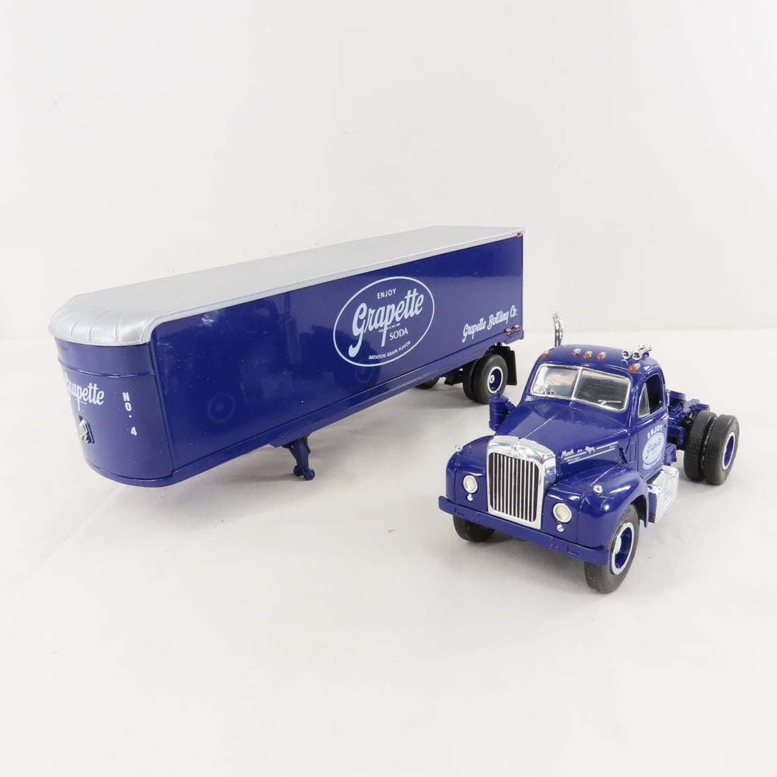 1st Gear 1:34 Grapette Mack B-61 Tractor Trailer - 11
