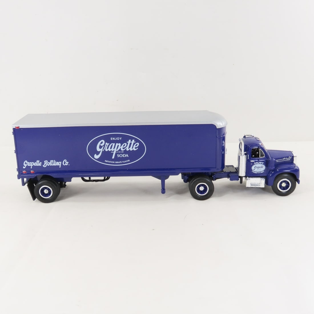 1st Gear 1:34 Grapette Mack B-61 Tractor Trailer - 6