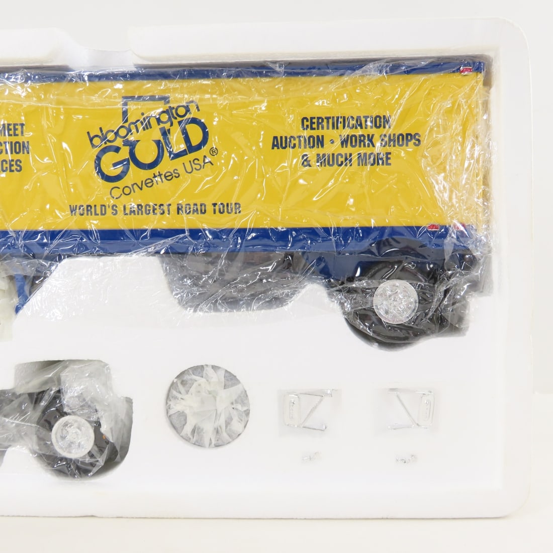 1st Gear 1:34 Bloomington 1960 Mack B-61 Tractor - 4