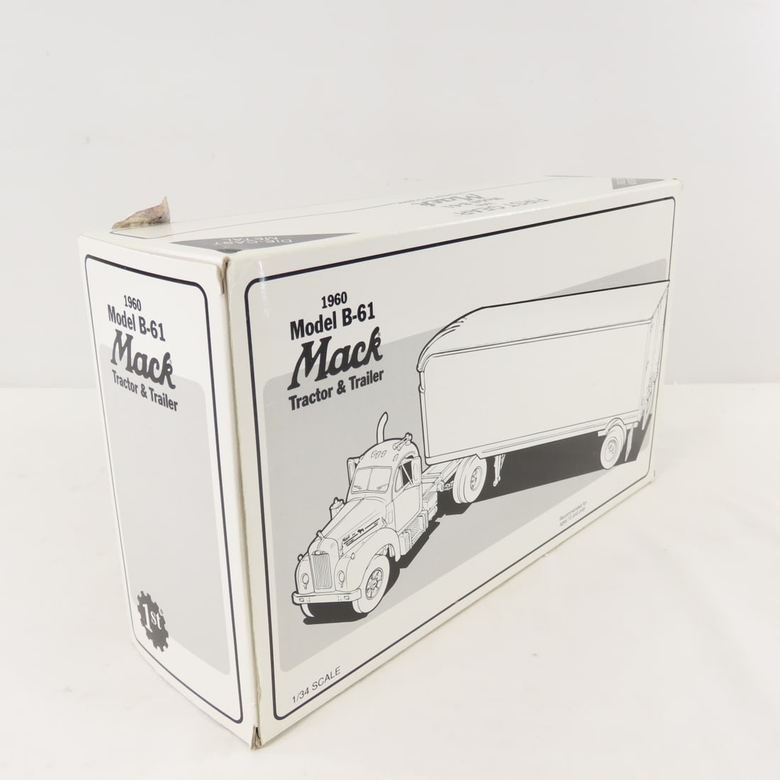 1st Gear 1:34 Bloomington 1960 Mack B-61 Tractor - 8