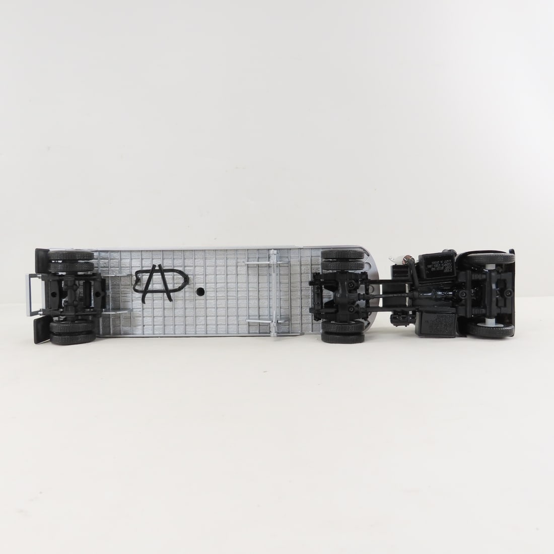 1st Gear 1:34 Black Cab Mack B-61 Tractor Trailer - 10