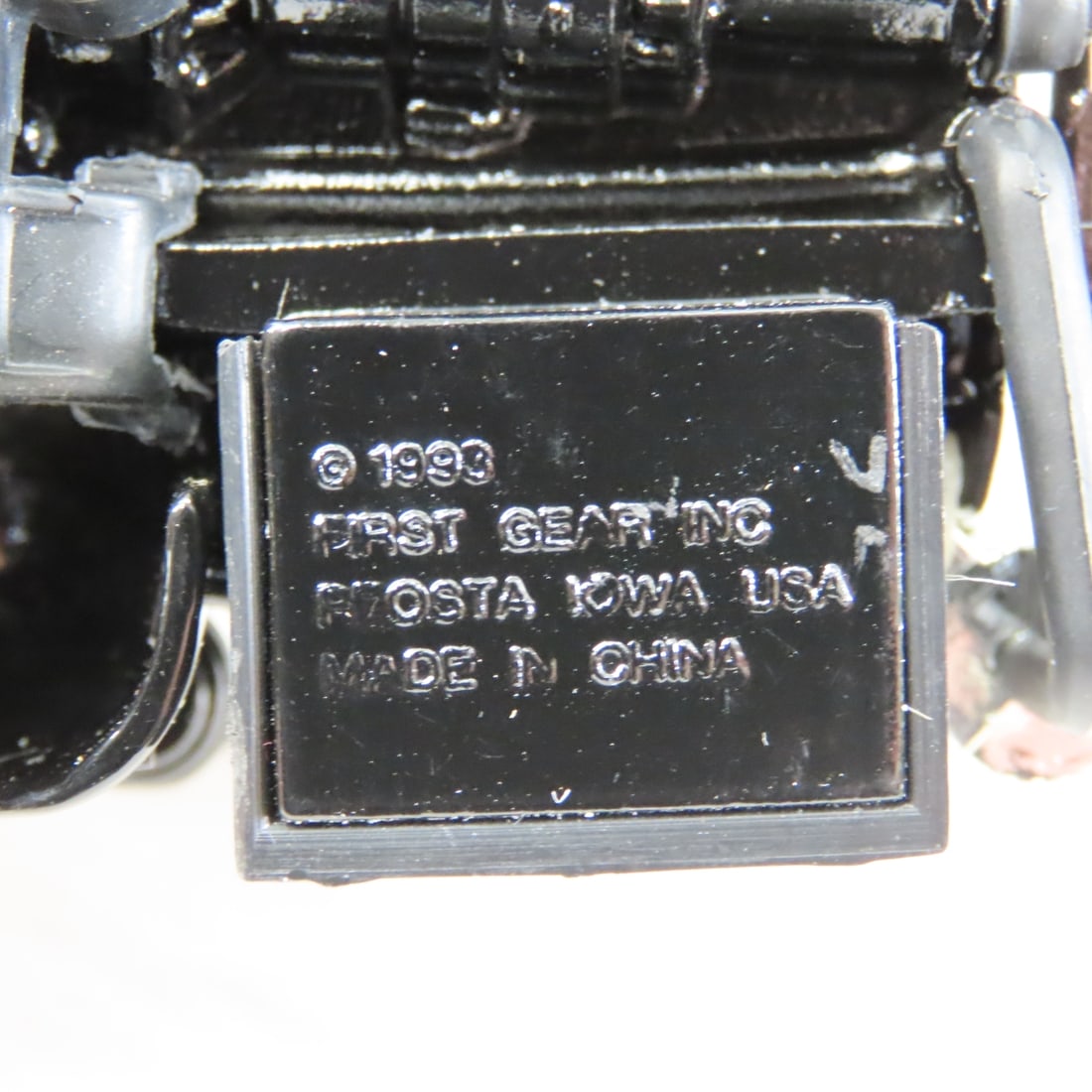 1st Gear 1:34 Black Cab Mack B-61 Tractor Trailer - 11