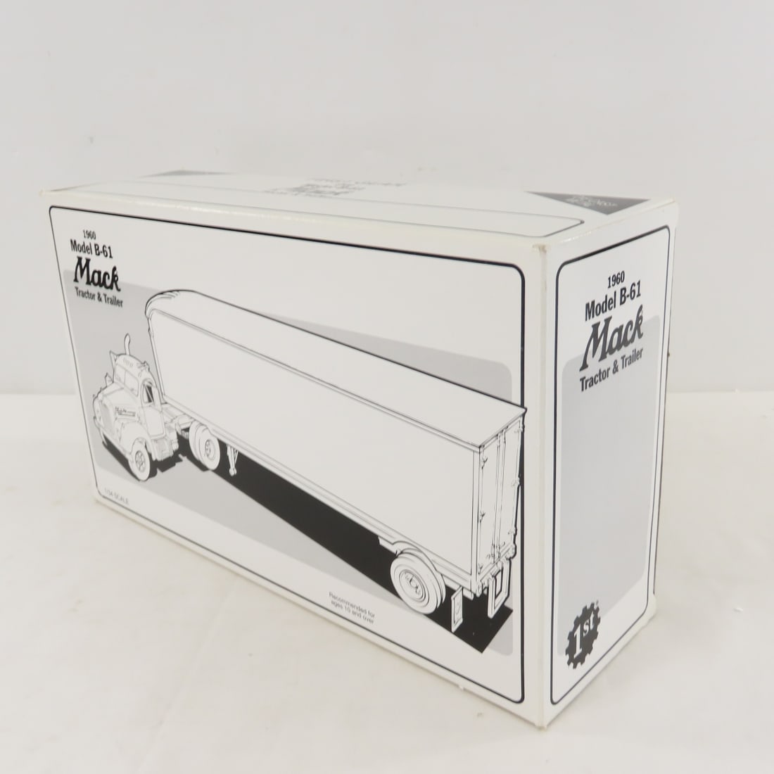 1st Gear 1:34 Black Cab Mack B-61 Tractor Trailer - 15
