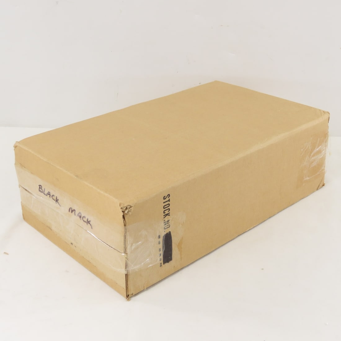 1st Gear 1:34 Black Cab Mack B-61 Tractor Trailer - 18
