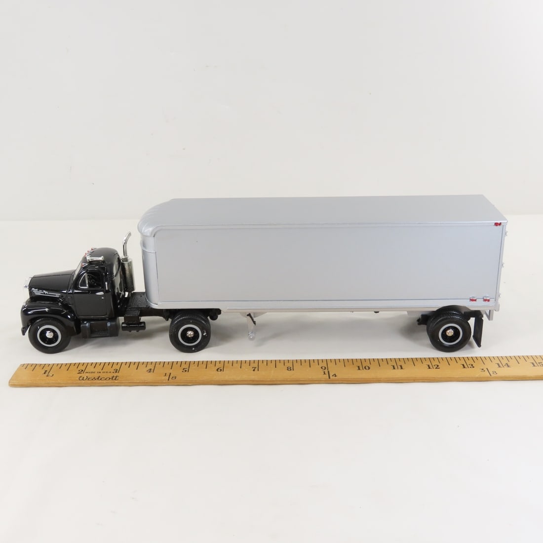 1st Gear 1:34 Black Cab Mack B-61 Tractor Trailer - 2