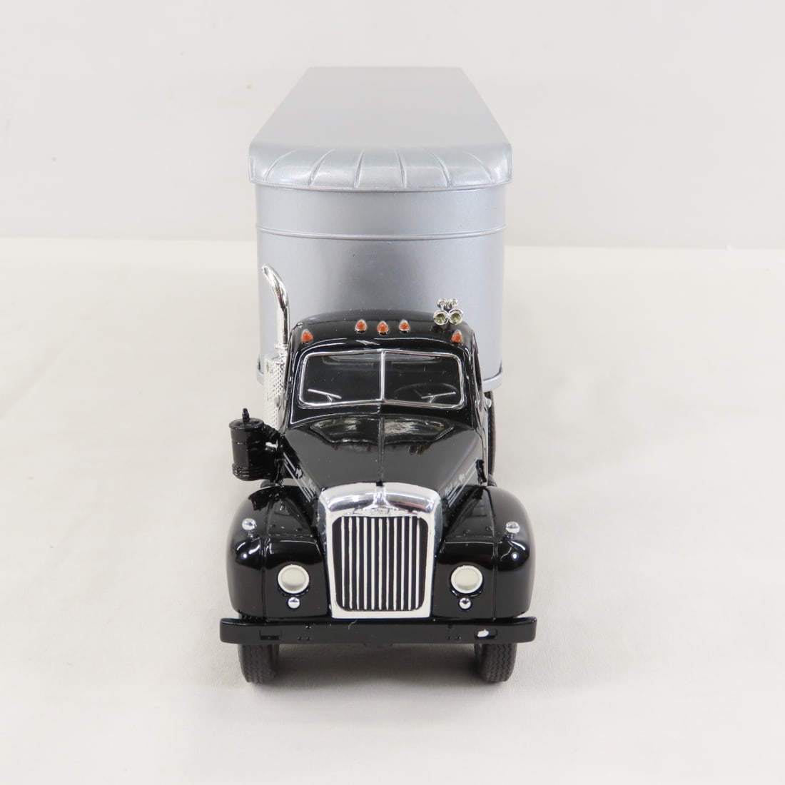 1st Gear 1:34 Black Cab Mack B-61 Tractor Trailer - 8