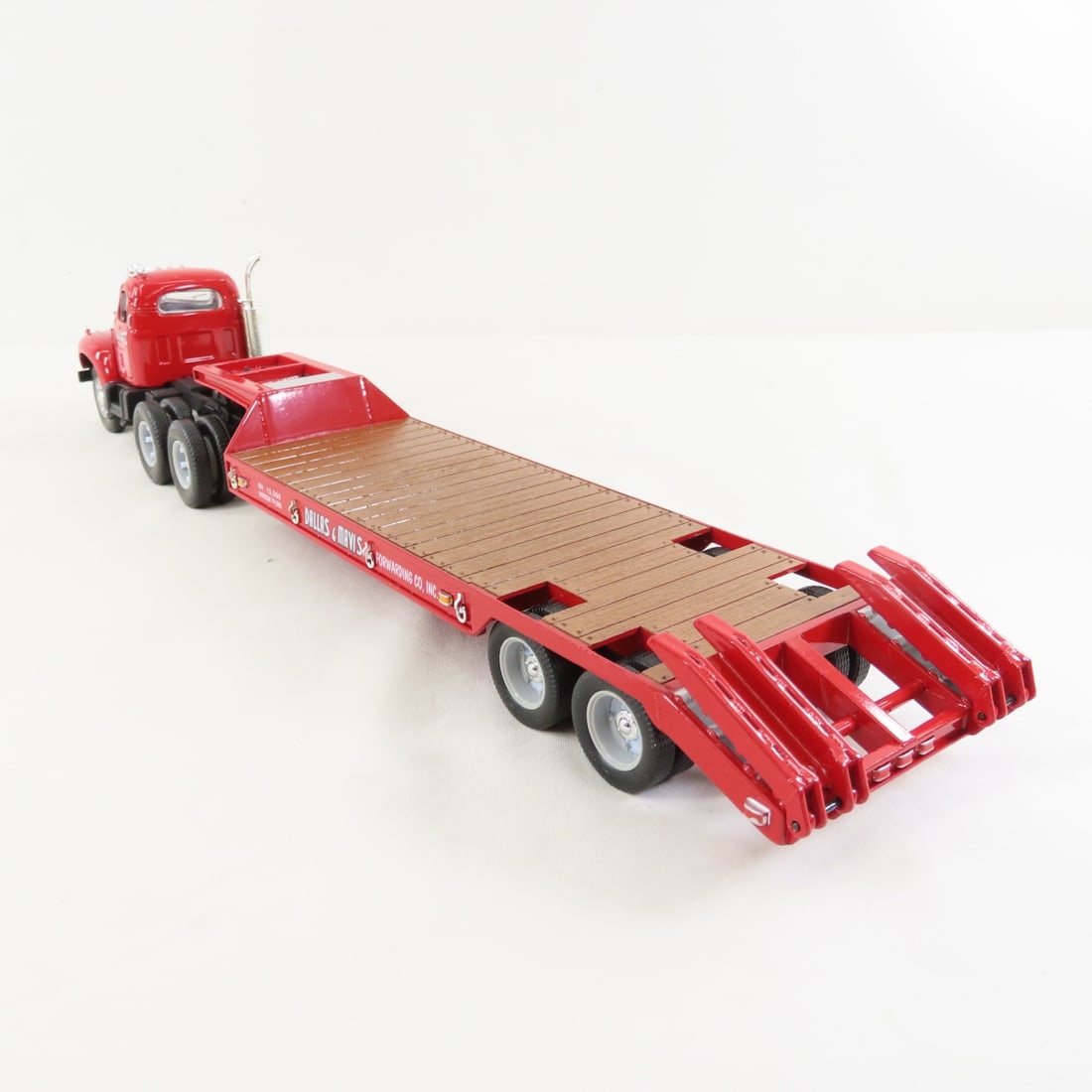 1st Gear 1:34 Dallas Mavis Mack B-61 Tractor - 3