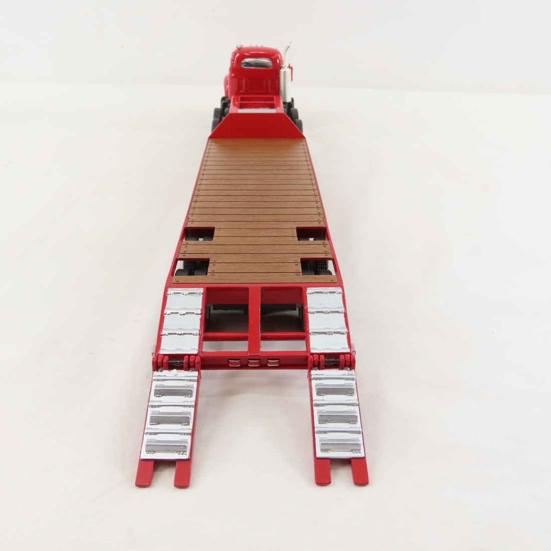 1st Gear 1:34 Dallas Mavis Mack B-61 Tractor - 4