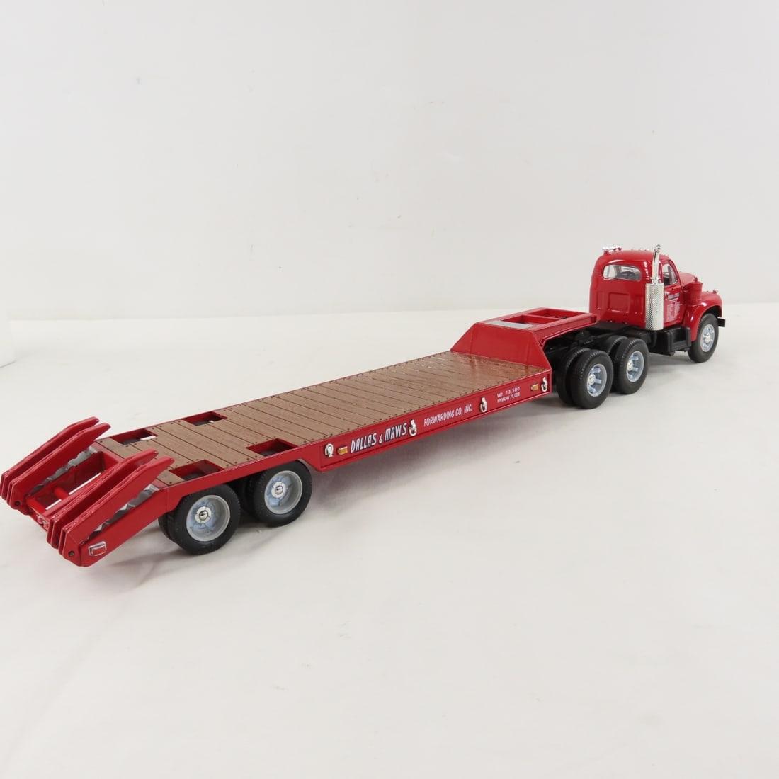1st Gear 1:34 Dallas Mavis Mack B-61 Tractor - 5