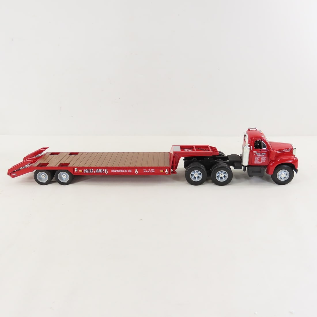 1st Gear 1:34 Dallas Mavis Mack B-61 Tractor - 6
