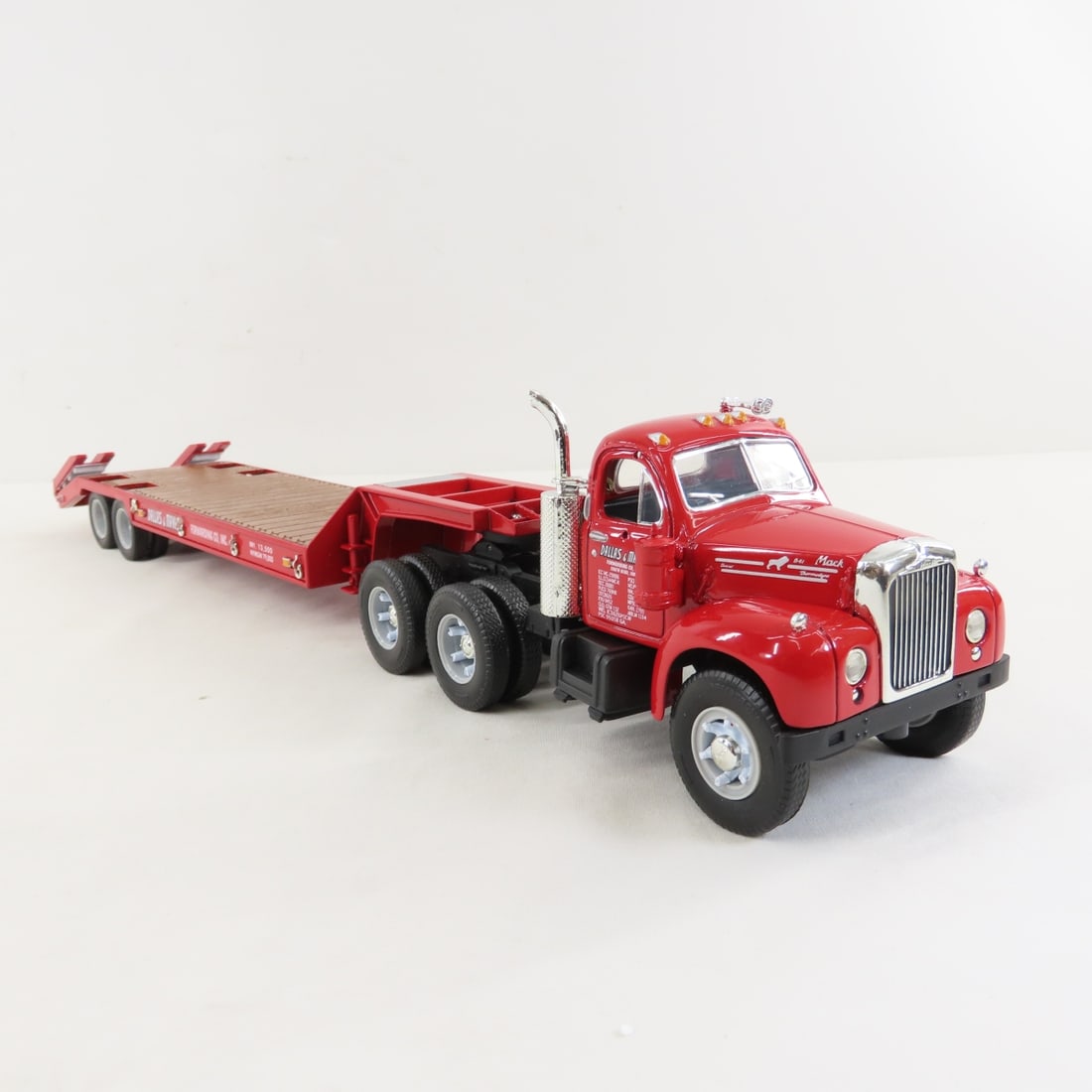 1st Gear 1:34 Dallas Mavis Mack B-61 Tractor - 7