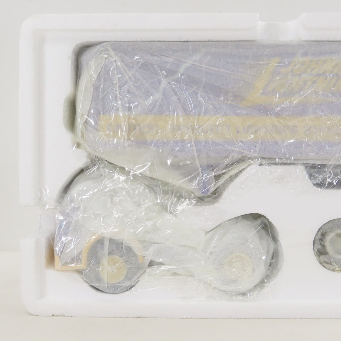 1st Gear 1:34 Johnny Lightning White 3000 Tractor - 3