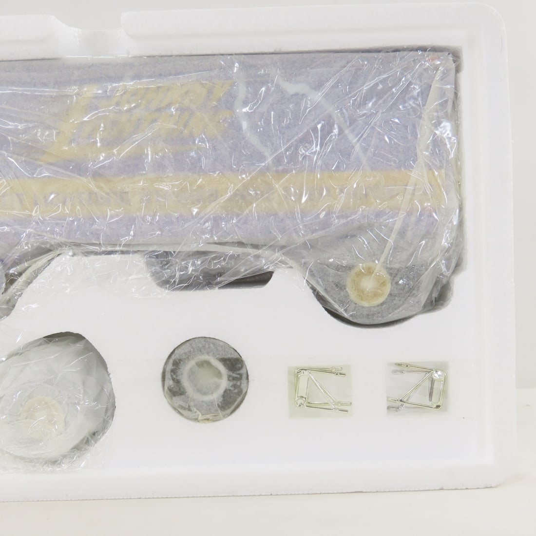 1st Gear 1:34 Johnny Lightning White 3000 Tractor - 4