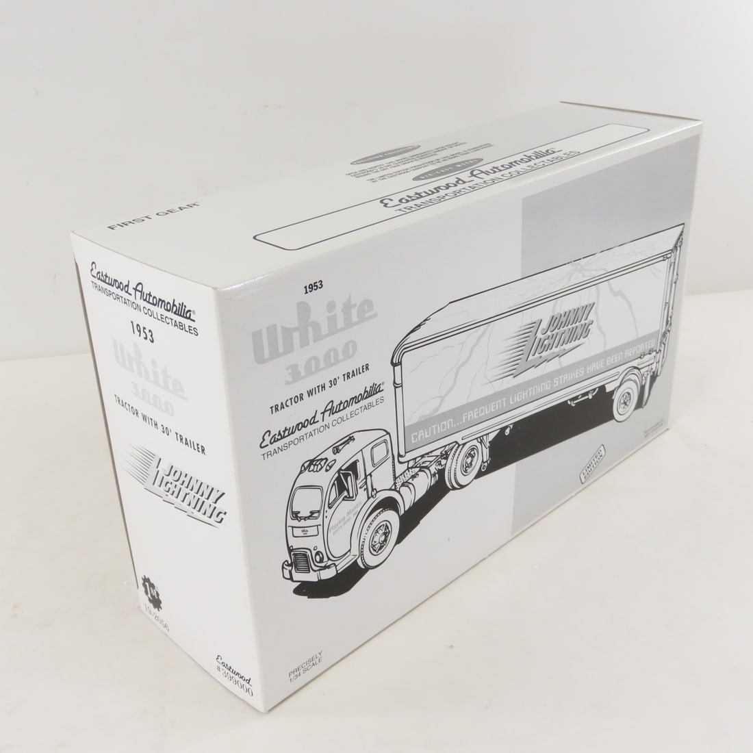 1st Gear 1:34 Johnny Lightning White 3000 Tractor - 6