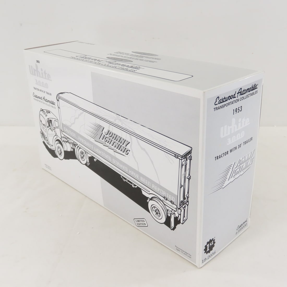 1st Gear 1:34 Johnny Lightning White 3000 Tractor - 8