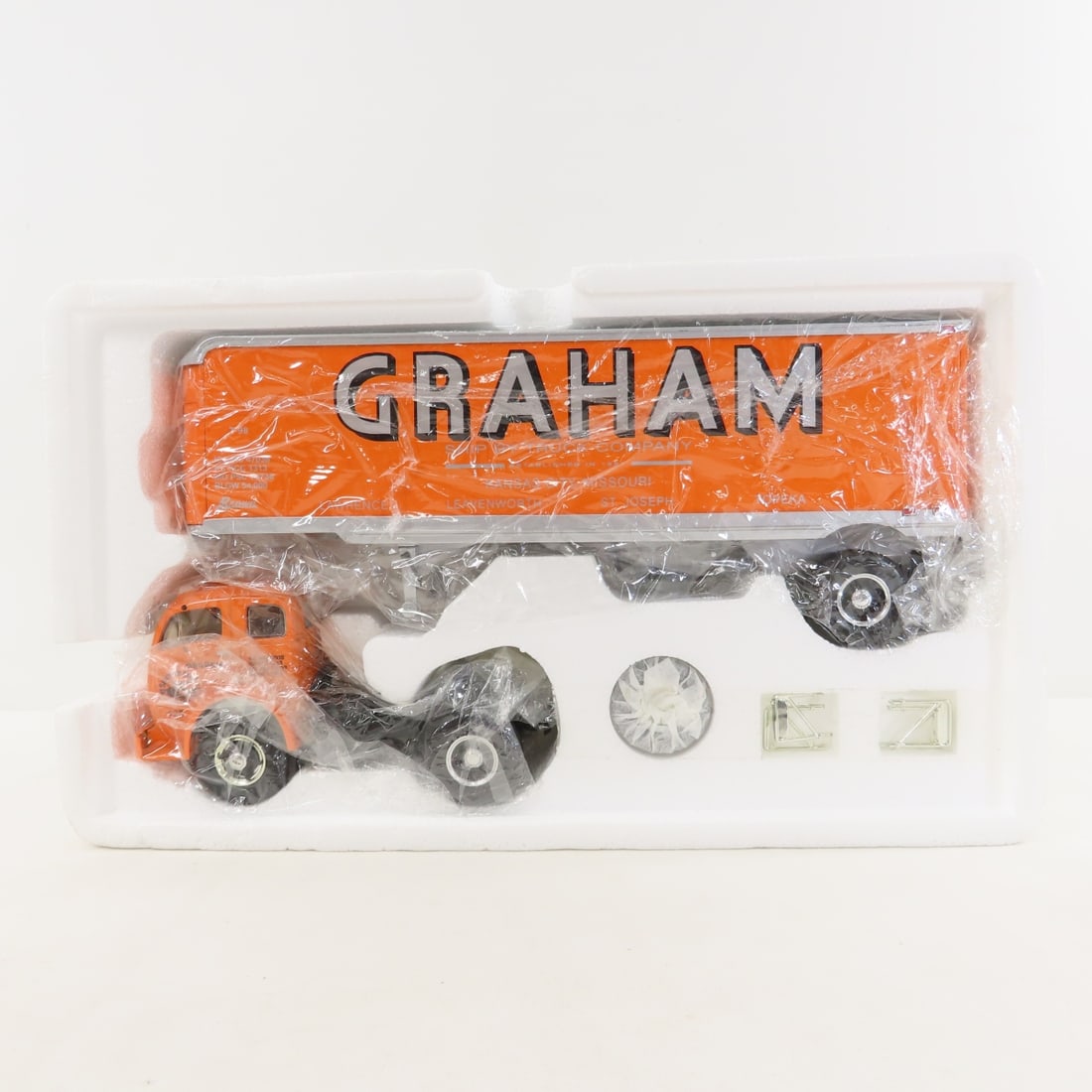 1st Gear 1:34 Graham White 3000 Tractor Trailer - 2