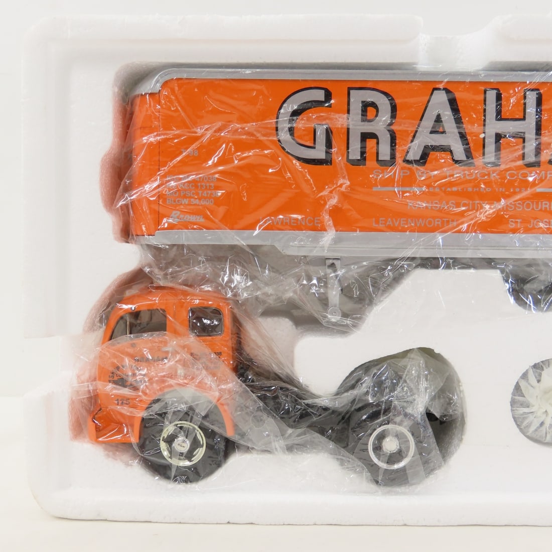 1st Gear 1:34 Graham White 3000 Tractor Trailer - 3
