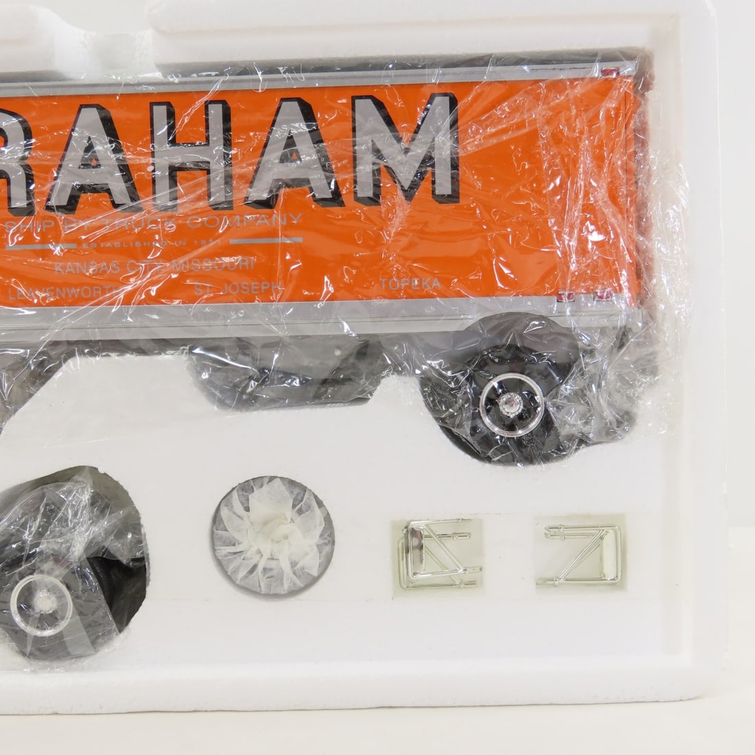 1st Gear 1:34 Graham White 3000 Tractor Trailer - 4