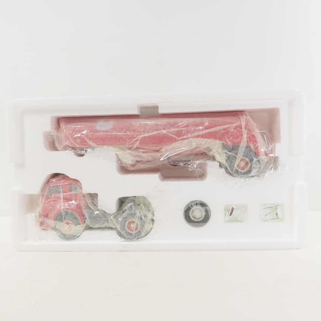 1st Gear 1:34 Hamilton Oil 1953 White 3000 Tractor - 2