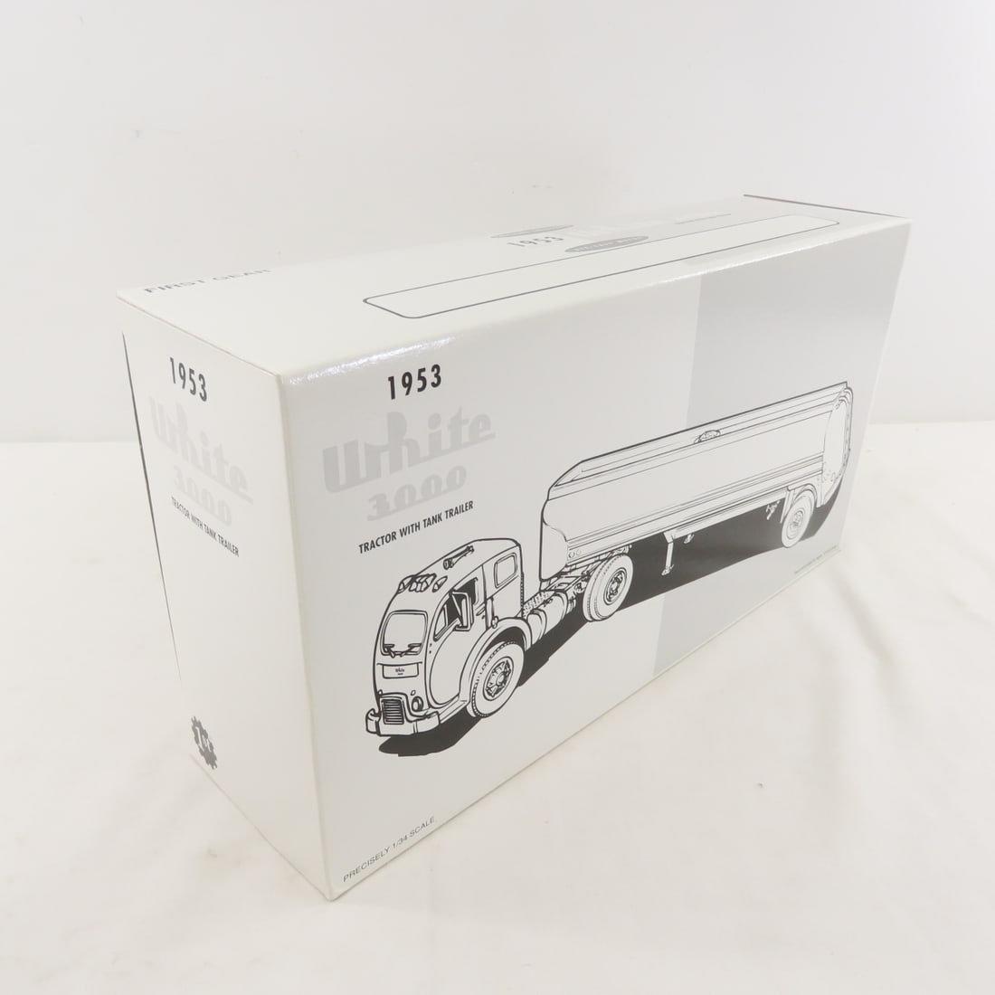 1st Gear 1:34 Hamilton Oil 1953 White 3000 Tractor - 6