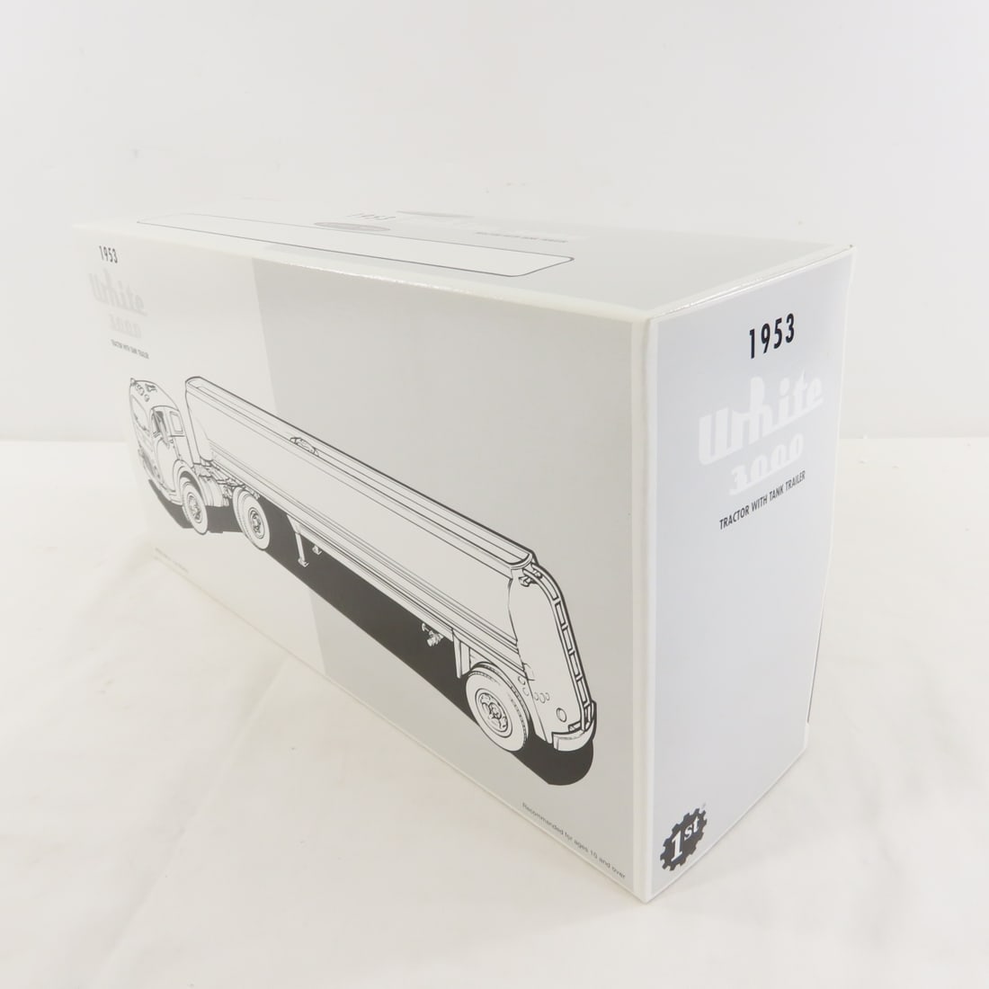 1st Gear 1:34 Hamilton Oil 1953 White 3000 Tractor - 8