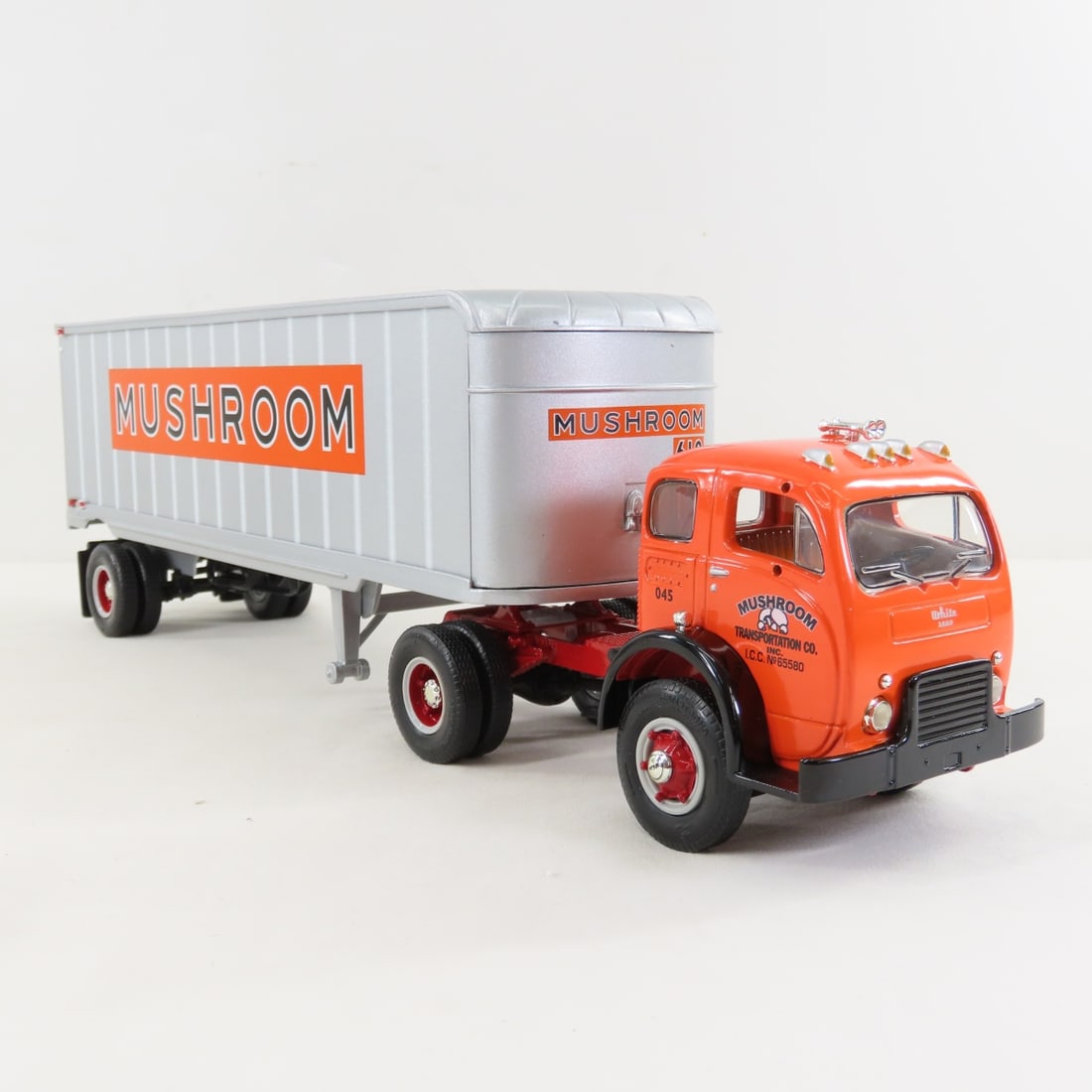 1st Gear 1:34 Mushroom 1953 White 3000 Tractor - 7