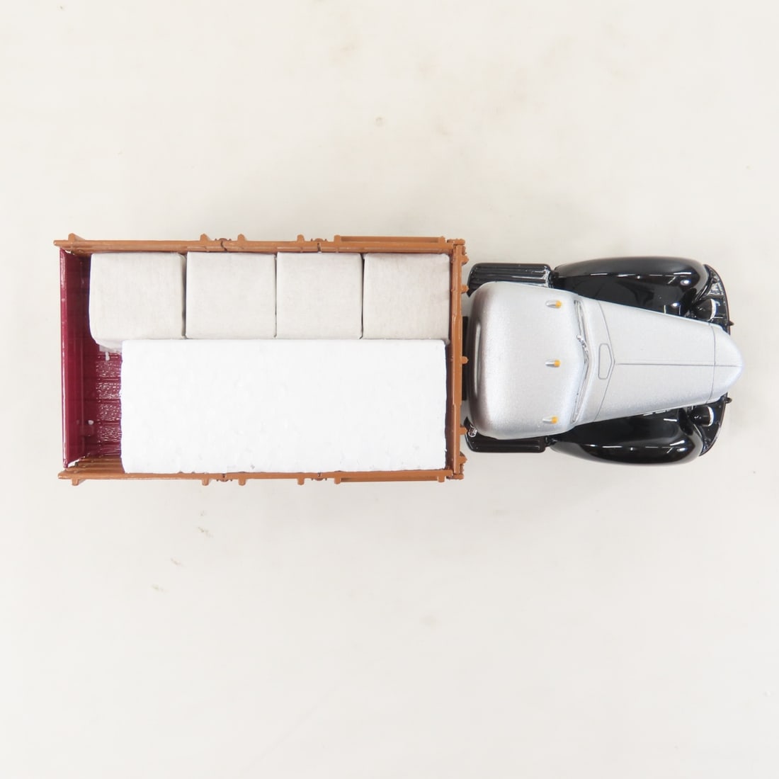 1st Gear 1:34 Scale INTL KB-8 Stake Truck - 9