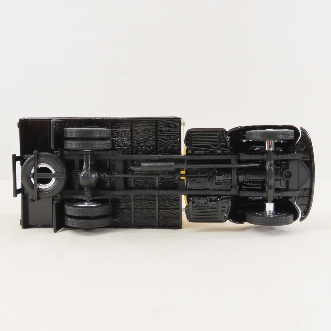1st Gear 1:34 Scale INTL KB-8 Dry Goods Van w/Gate - 10