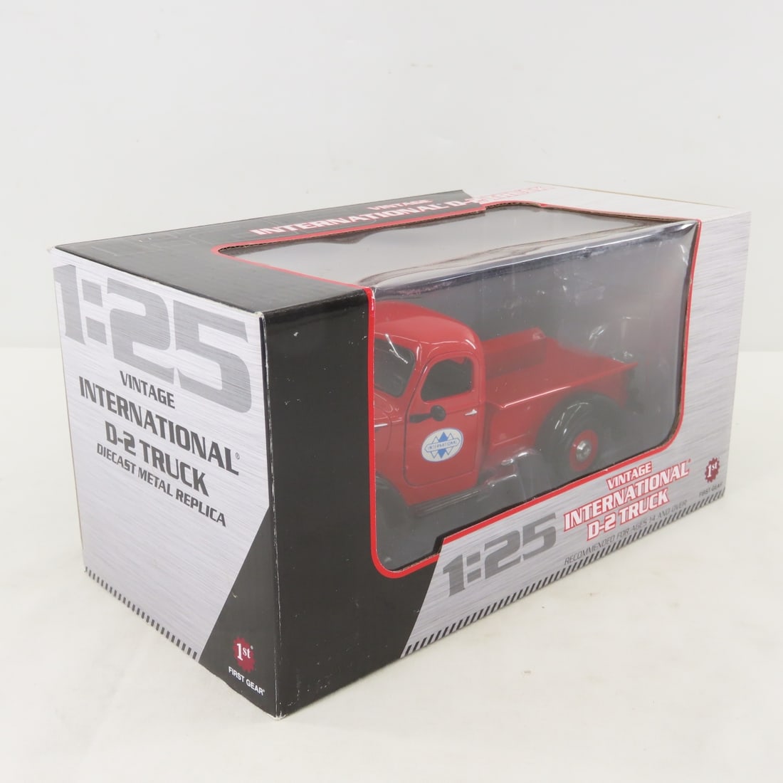 1st Gear 1:25 International D-2 Truck 49-0344A - 2