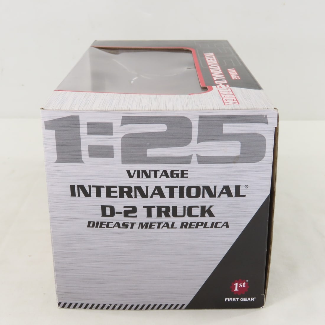 1st Gear 1:25 International D-2 Truck 49-0344A - 5