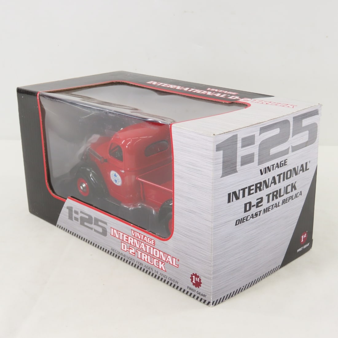 1st Gear 1:25 International D-2 Truck 49-0344A - 6