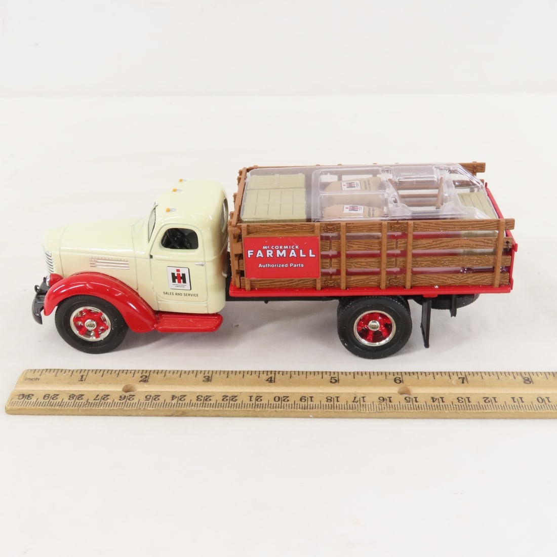 1st Gear 1:34 INTL Farmall 1949 KB-8 Stake Truck - 2