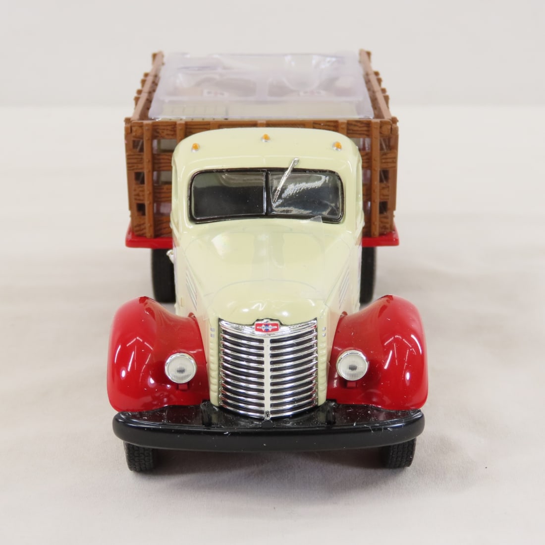 1st Gear 1:34 INTL Farmall 1949 KB-8 Stake Truck - 8