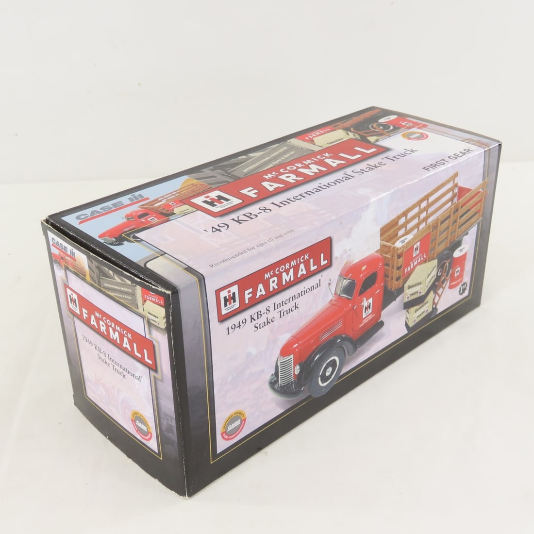 1st Gear 1:34 INTL Farmall 1949 KB-8 Stake Truck - 7