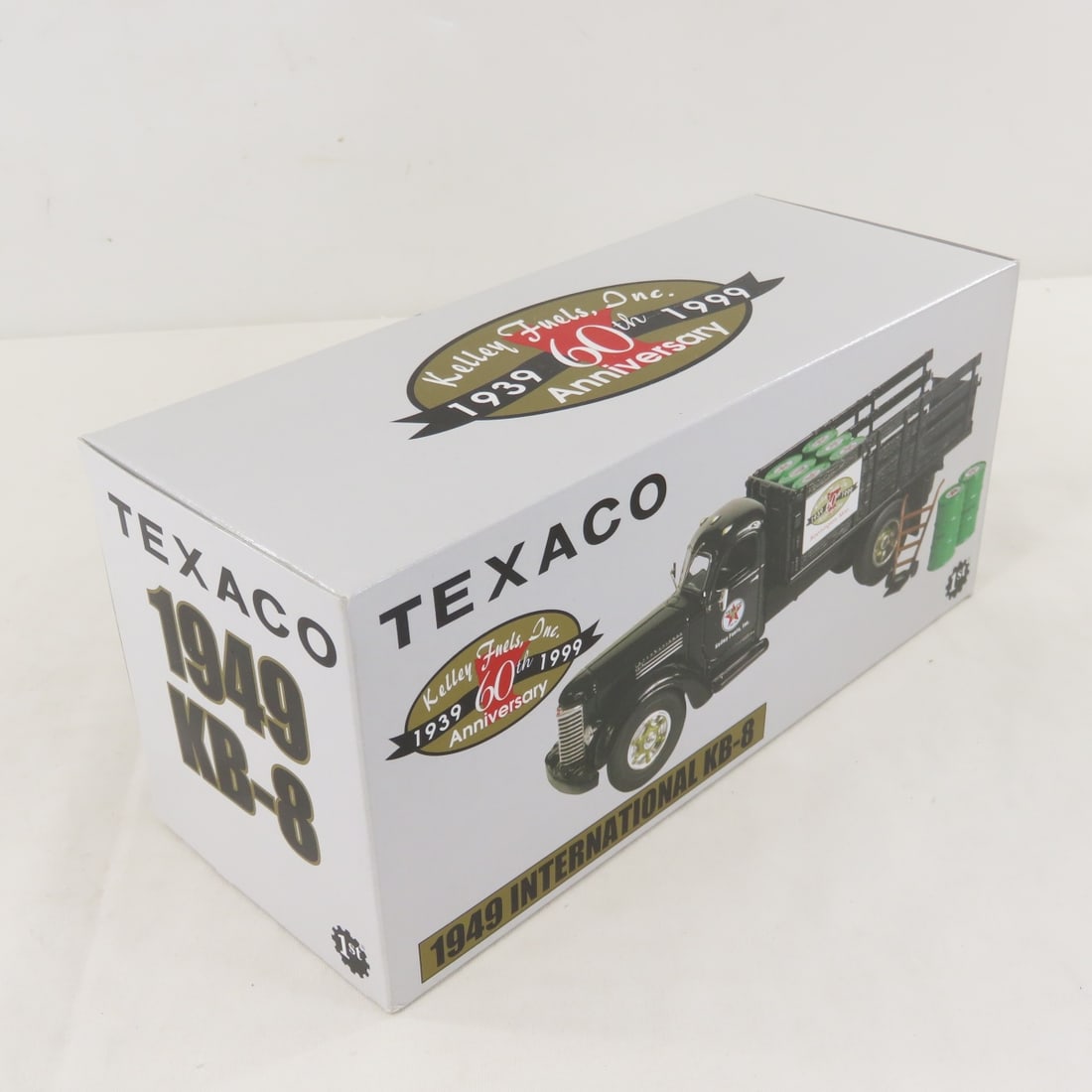 1st Gear 1:34 INTL 1949 KB-8 Texaco Stake Truck - 13