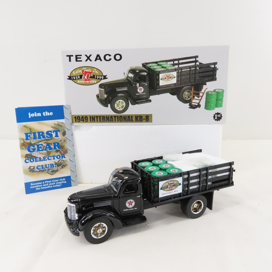 1st Gear 1:34 INTL 1949 KB-8 Texaco Stake Truck: 1st Gear 1:34 INTL 1949 KB-8 Texaco Stake Truck - Diecast Metal 18-2441 Kelley Fuels 1939-1999 60th Anniversary. Has original shipping box. LOT SIZE: 10x4x4" 1 LB All information and photos, which