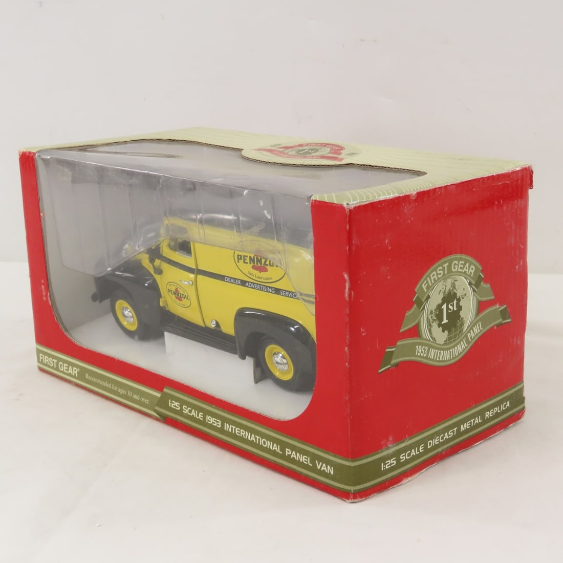 1st Gear 1:25 INTL 1953 Pennzoil Panel Van - 6