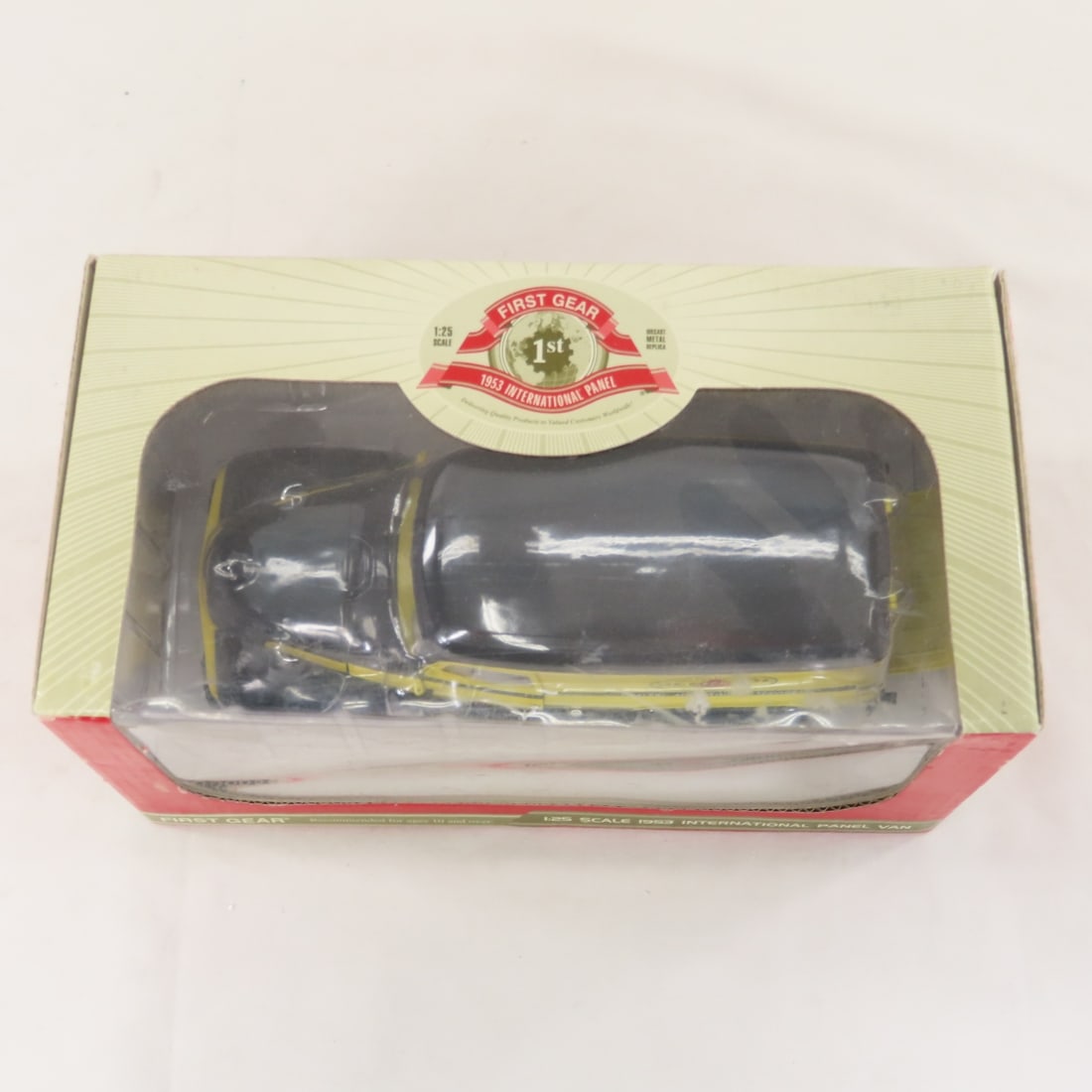 1st Gear 1:25 INTL 1953 Pennzoil Panel Van - 7