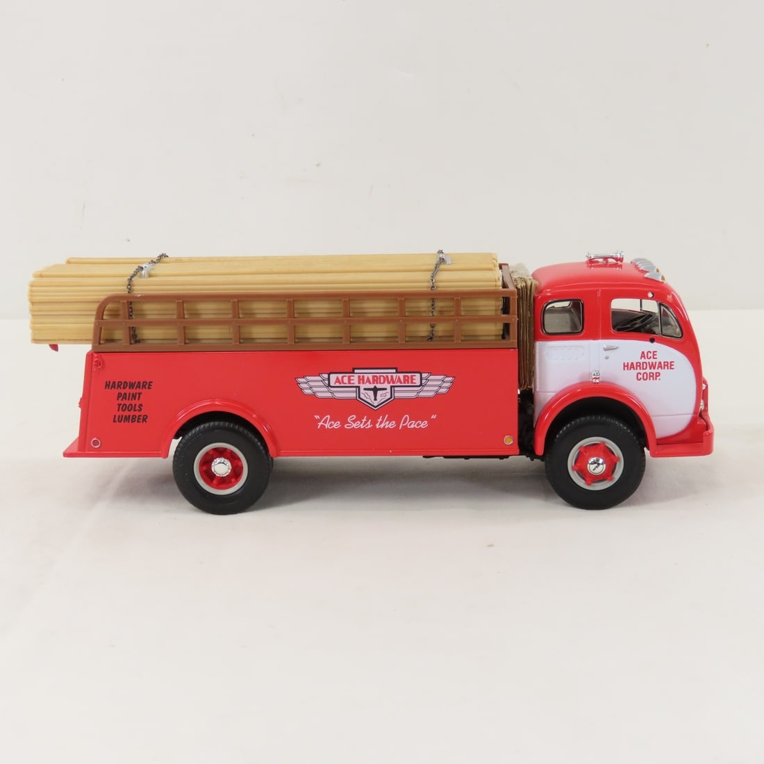 1st Gear 1:34 Ace Hardware 1953 White 3000 Truck - 6
