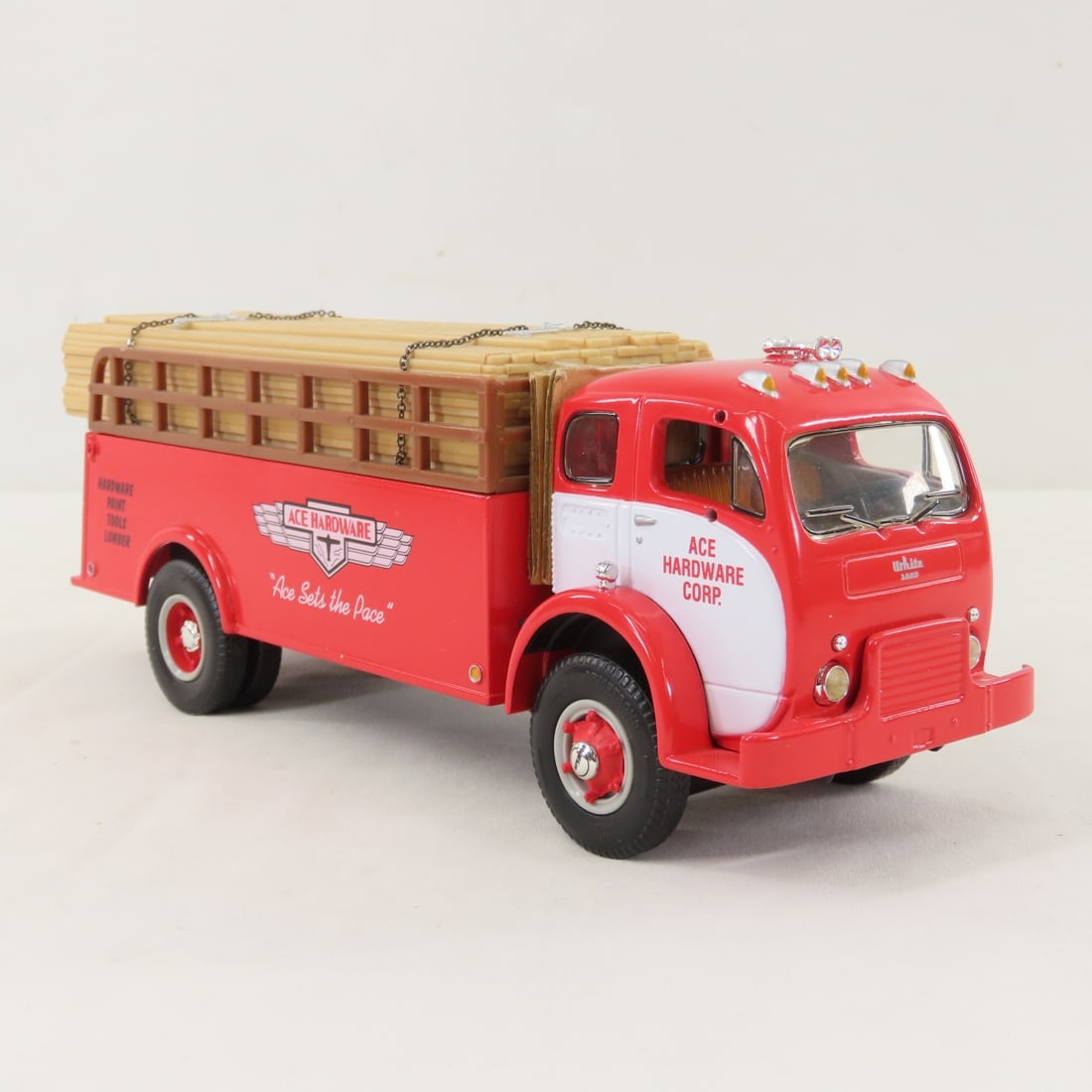 1st Gear 1:34 Ace Hardware 1953 White 3000 Truck - 7