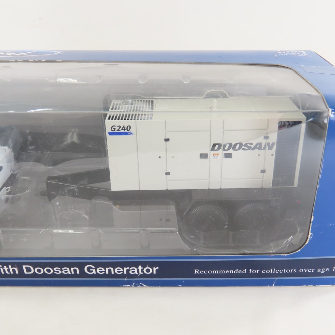 1st Gear 1:34 Ford F250 Super Duty Truck/Generator - 7
