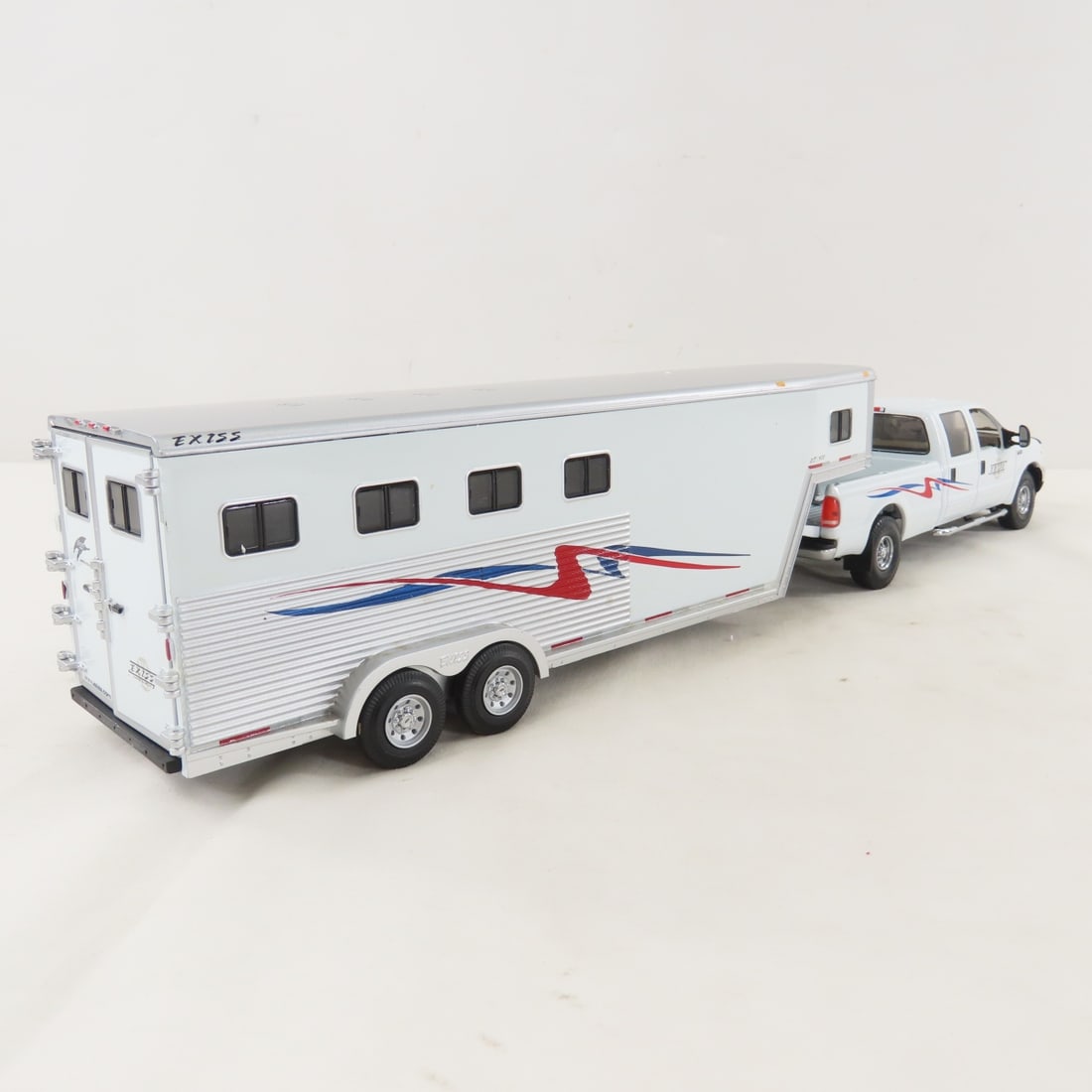 1st Gear 1:34 Ford F250 & Exiss Horse Trailer - 5