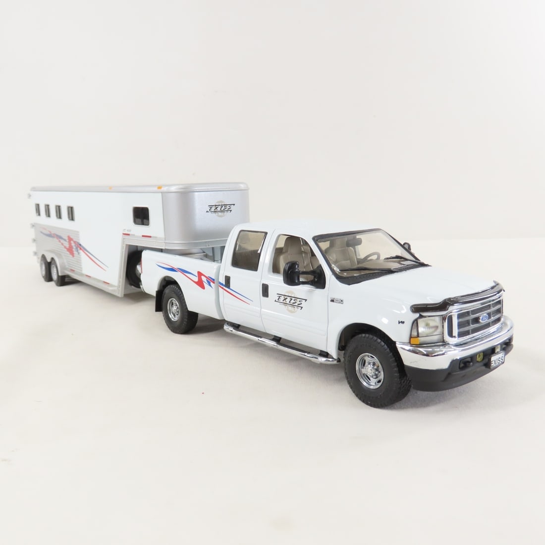 1st Gear 1:34 Ford F250 & Exiss Horse Trailer - 7