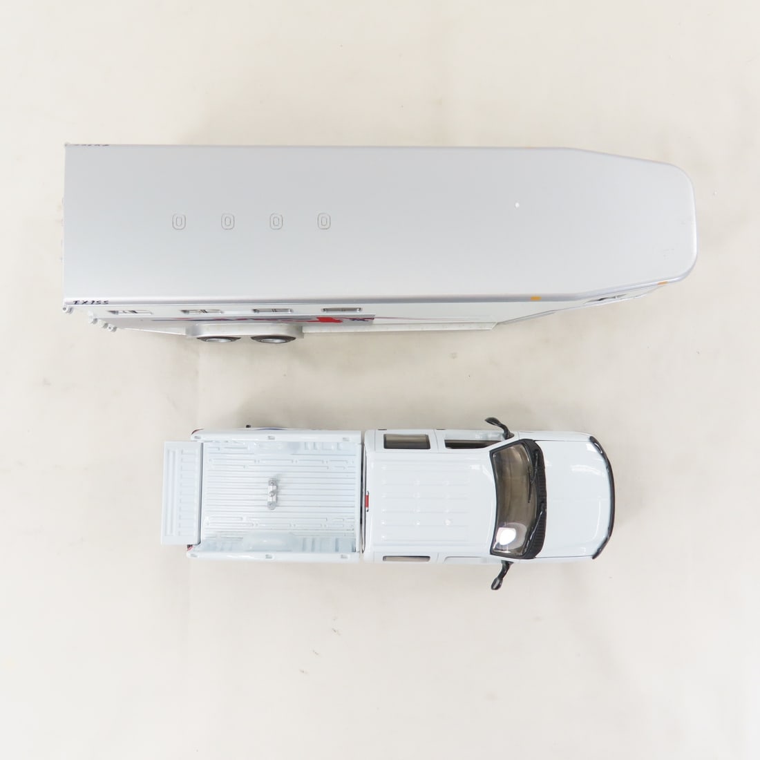 1st Gear 1:34 Ford F250 & Exiss Horse Trailer - 9
