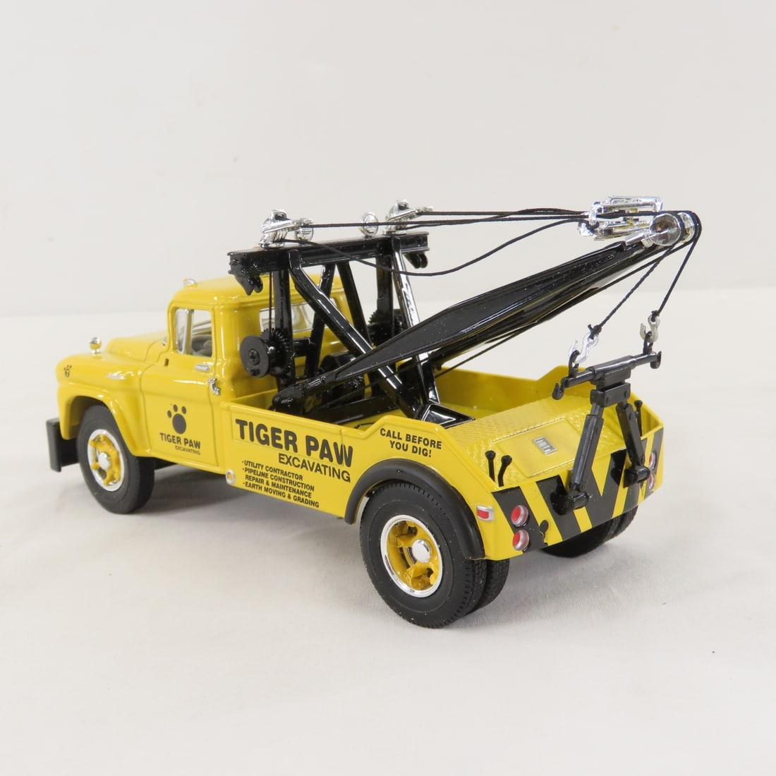 1st Gear 1:34 Tiger Paw Excavating Tow Truck - 3