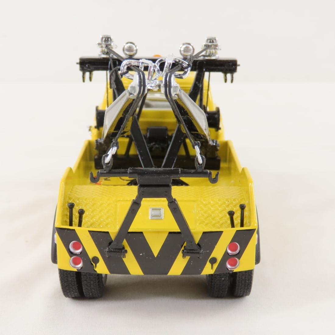 1st Gear 1:34 Tiger Paw Excavating Tow Truck - 4