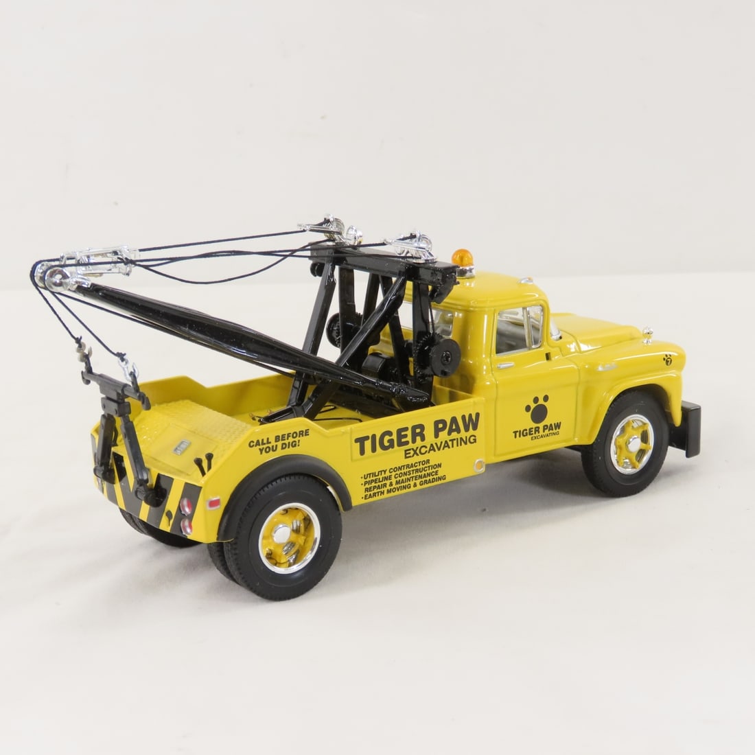 1st Gear 1:34 Tiger Paw Excavating Tow Truck - 5