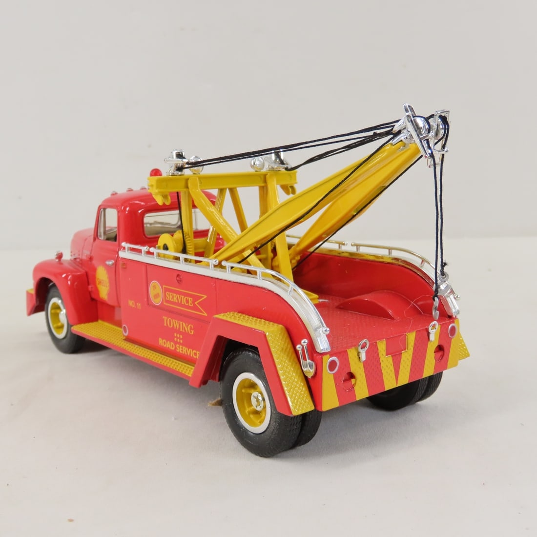1st Gear 1:34 International, Shell R200 Tow Truck - 3
