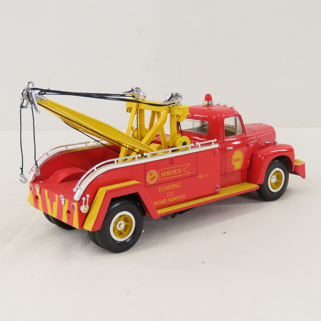 1st Gear 1:34 International, Shell R200 Tow Truck - 5